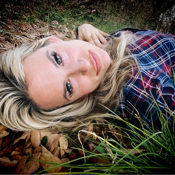 Meet your Posher, Haley! - Picture 1 of 2